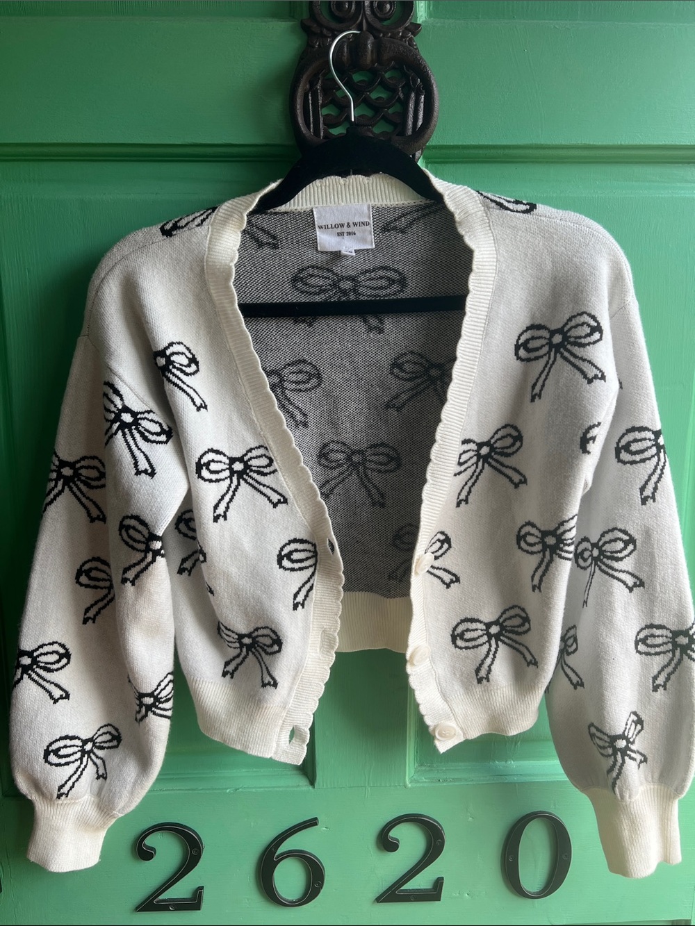 Willow & Wind oversized white and black Bow Cropped Cardigan Sweater size XS